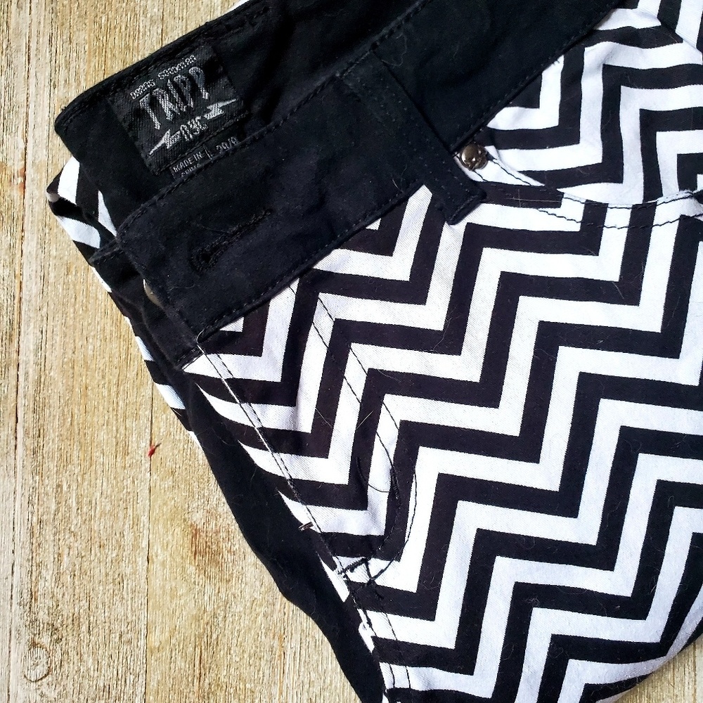 Tripp NYC Black/White Striped Chevron Skinny Jeans